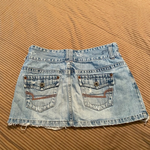 Vintage American Eagle Jean Distressed Mini Skirt. Front/back pockets. Size 4. - Picture 3 of 4